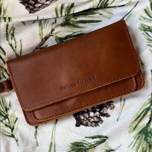 Portland Leather Honey Wristlet 💛